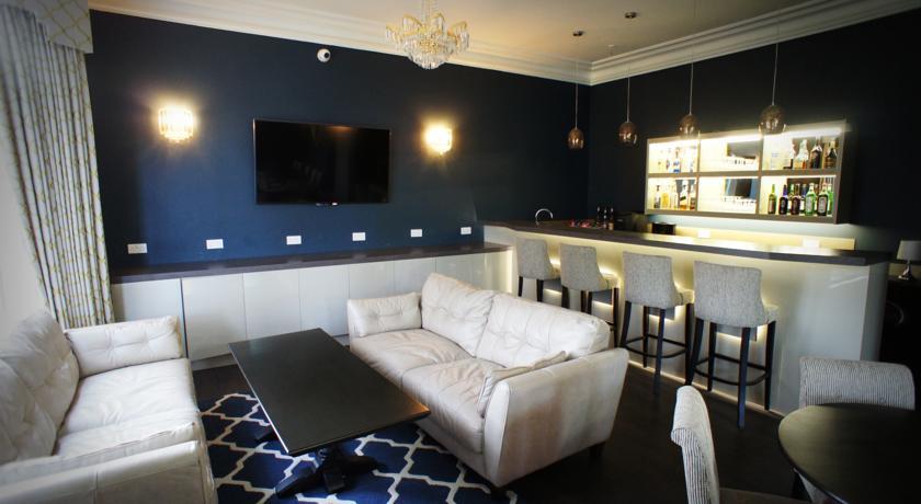 Отель Applewood Hotel