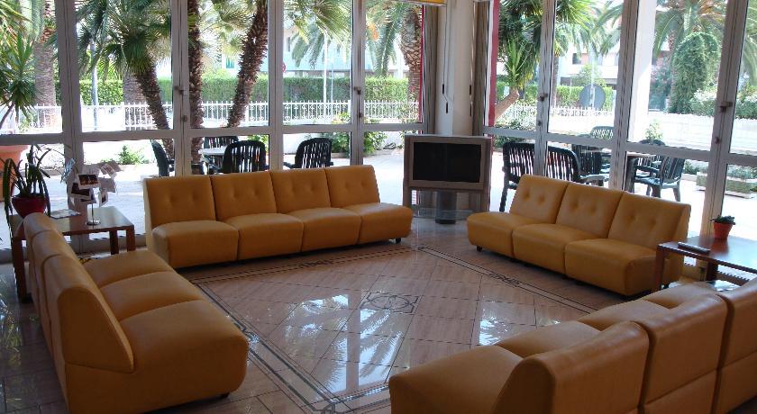 Отель Hotel Caravel