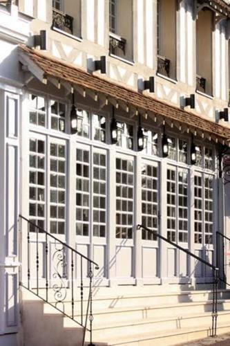 Отель Hotel Du Grand Cerf & Spa