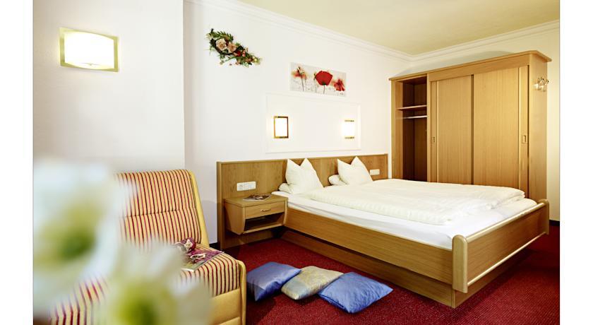 Отель Hotel Holiday