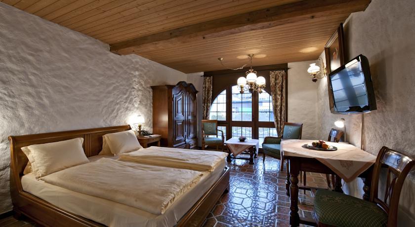 Отель Schloss Hotel Swiss Chalet