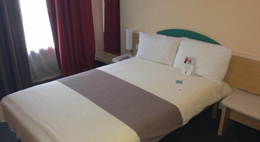 Отель Hôtel ibis Sarcelles
