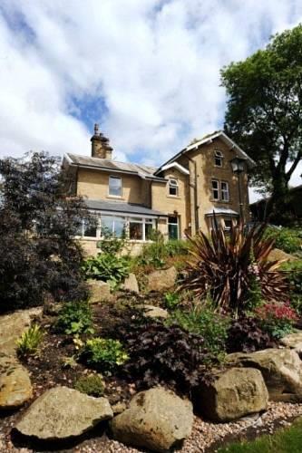 Хостел Chinthurst Guest House