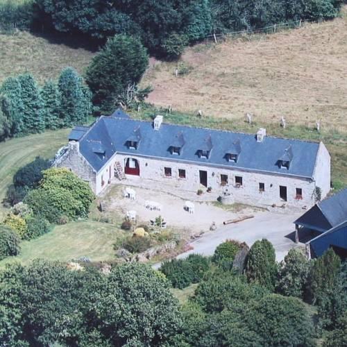 Отель Domaine de Lesvaniel
