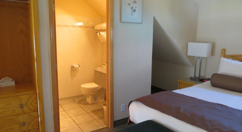 Апартаменты Waterton Glacier Suites