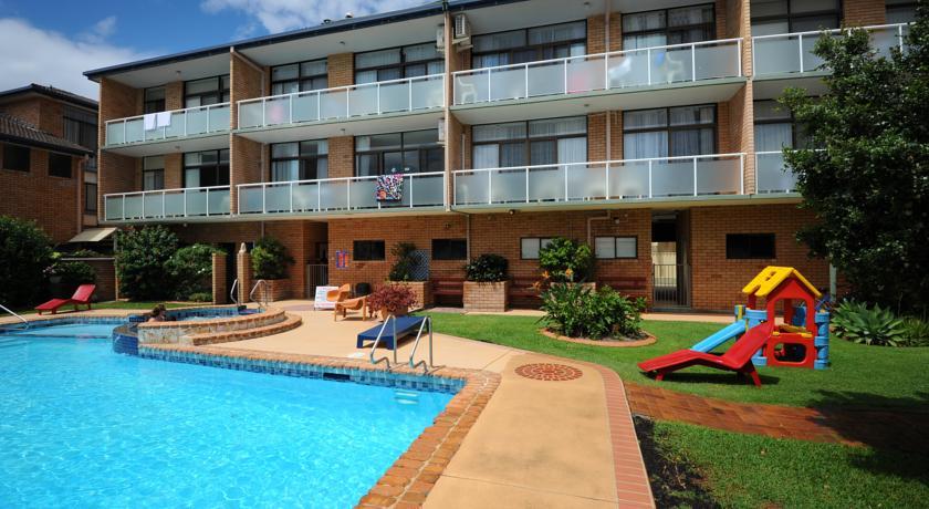 Апартаменты The Tahitian Holiday Apartments