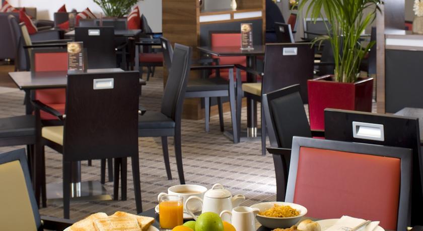Отель Holiday Inn Express Bristol North