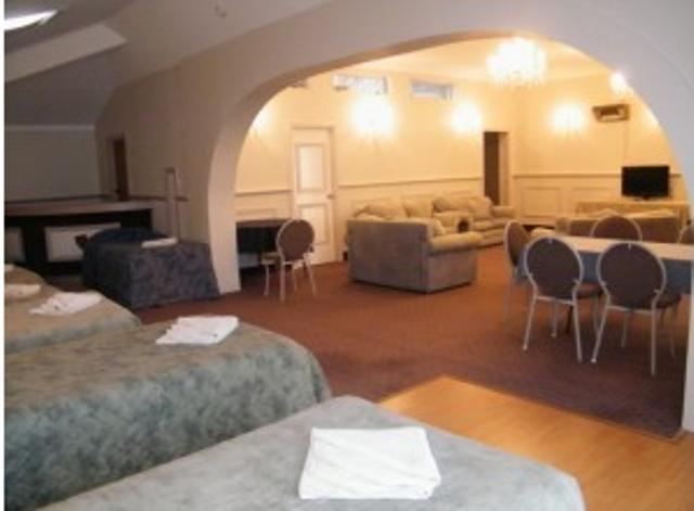 Отель Colonial City Motel