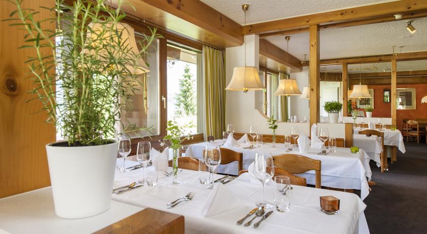 Отель Hotel Mira Val
