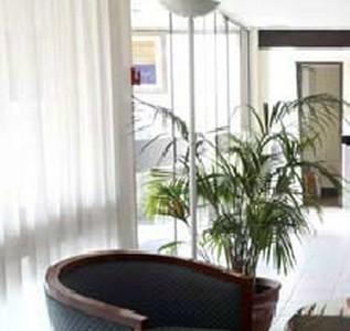 Отель Kyriad Nemours