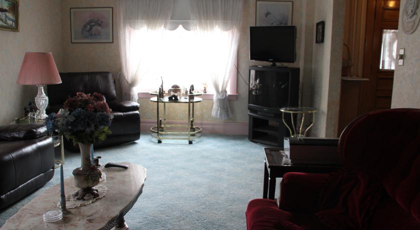 Мини-отель Leah Jane's Bed & Breakfast