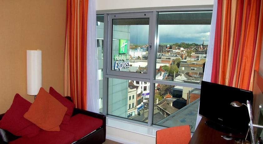 Отель Holiday Inn Express Swindon City Centre