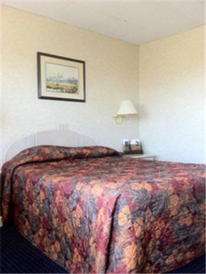 Отель Canada's Best Value Inn & Suites