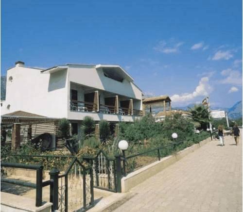 Feronia Hills Hotel