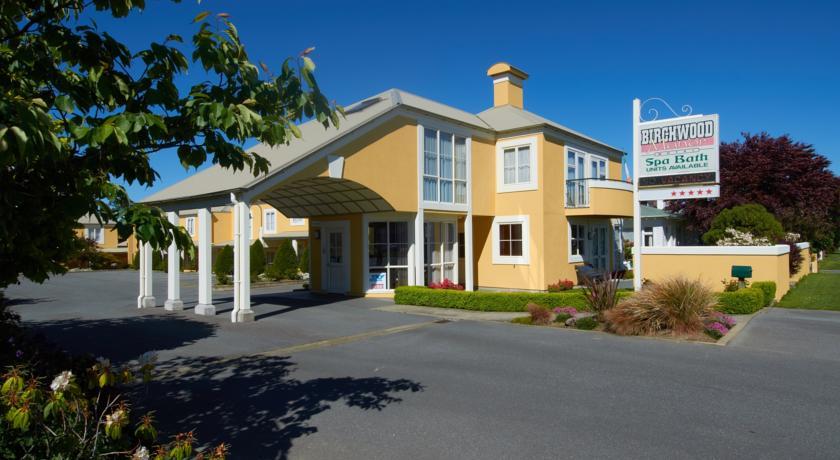 Отель Birchwood Manor