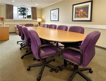 Отель Ramada Sherwood Park