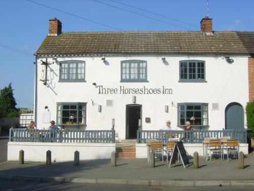 Отель Three Horseshoes Inn