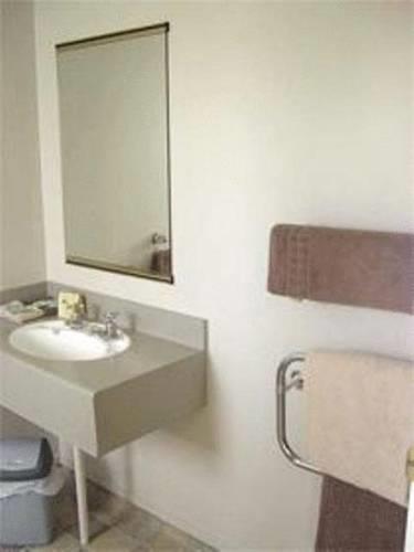 Отель Kingswood Manor Motel