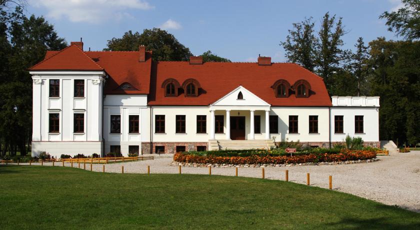 Отель Dwór Stary Chotów