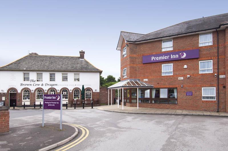 Отель Premier Inn Leeds East