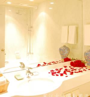Отель Lijiang Zen Garden Hotel (Shishan Yard)