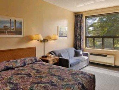 Отель Howard Johnson Tillsonburg