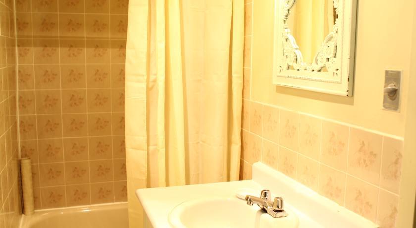 Отель Swiss Chalets Motel