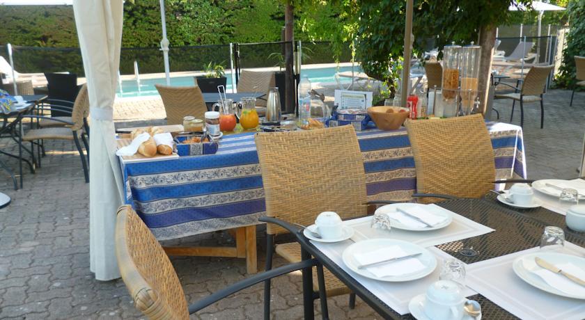 Отель Logis Hotel des Cayrons