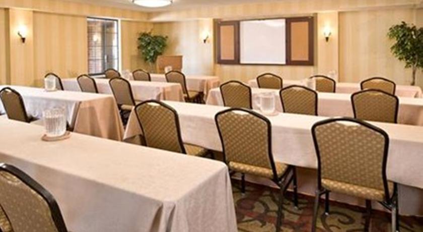 Отель Comfort Inn & Suites Pottstown