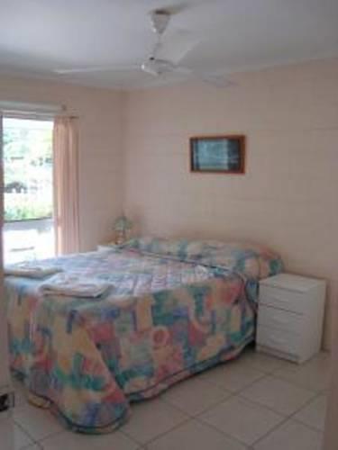 Апартаменты Coral Reef Apartments