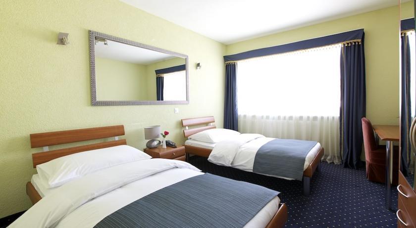 Отель Hotel Tivoli