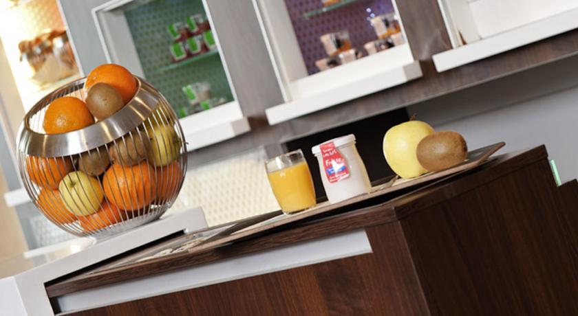 Отель Suite Novotel Paris Rueil Malmaison