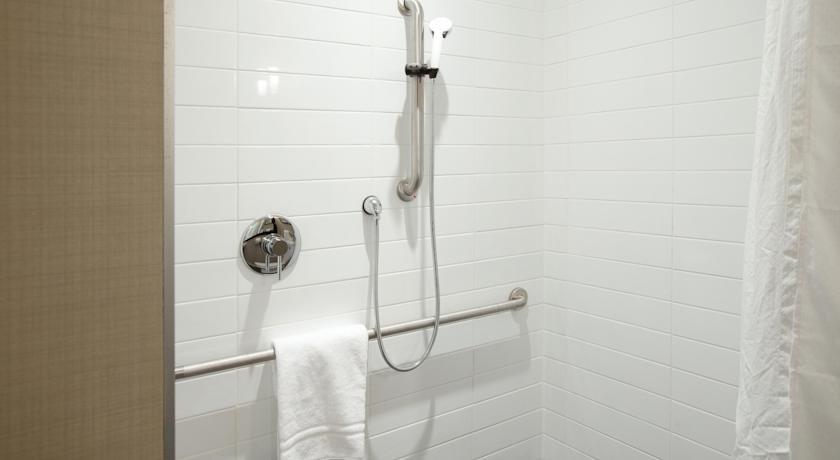 Отель Sandman Signature Hotel & Suites Langley