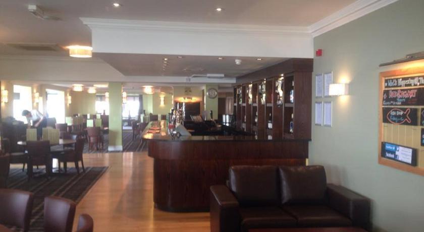 Отель The Country Park Inn and Lodge
