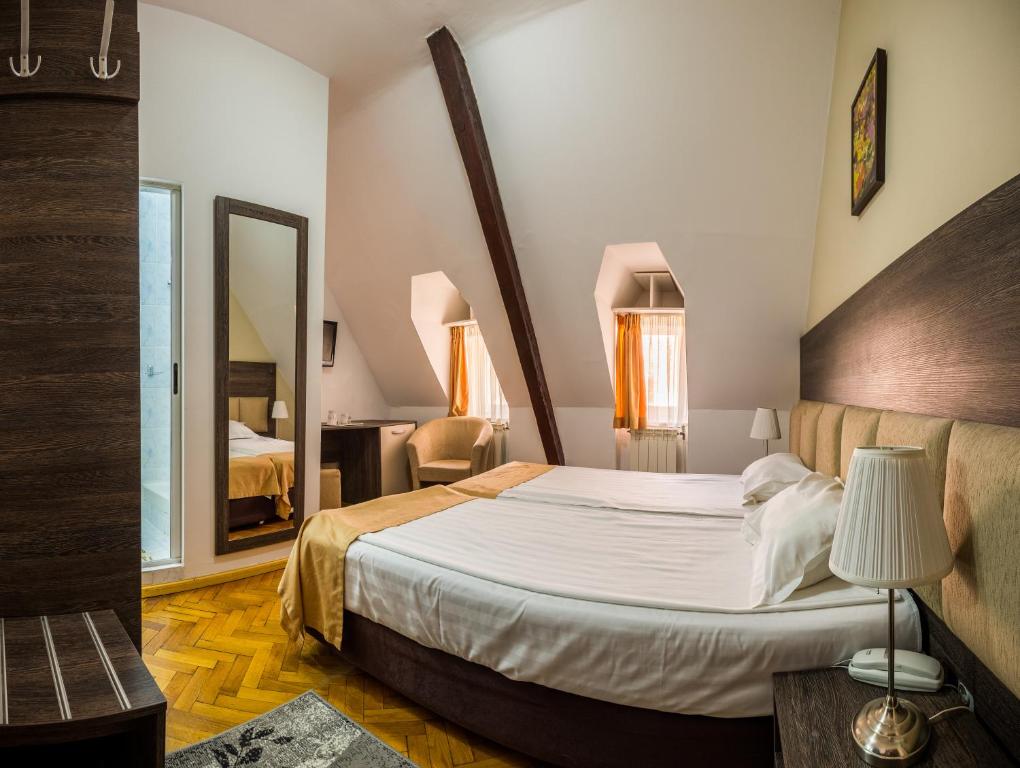 Отель Hotel Rina Cerbul