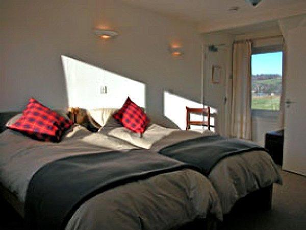 Отель Fraser's Bed and Breakfast