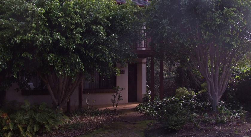 Апартаменты Adamsons Riverside Accommodation