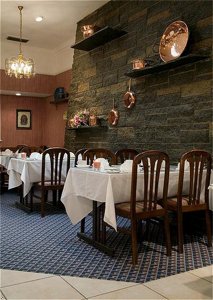Отель Two Mile Inn