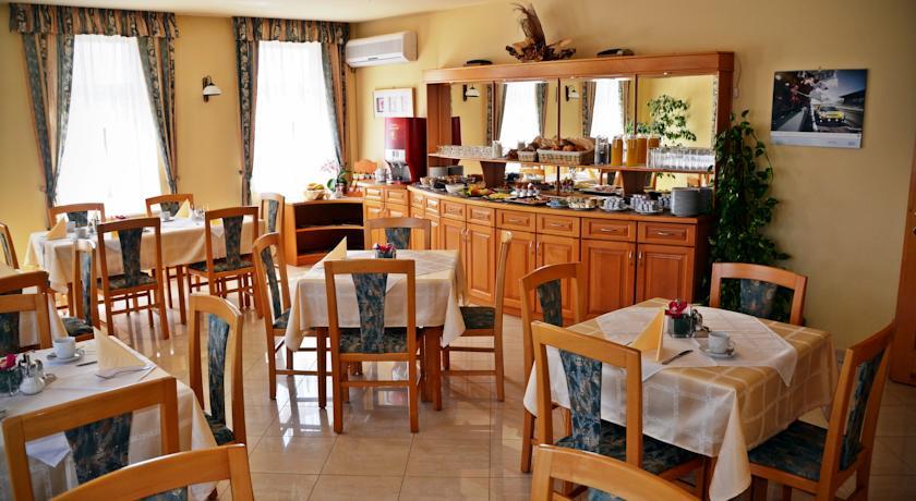 Отель Hotel Weldi