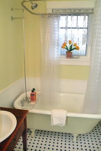 Мини-отель A Scented Garden Bed and Breakfast
