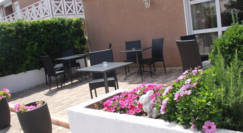 Отель Fasthotel Nîmes
