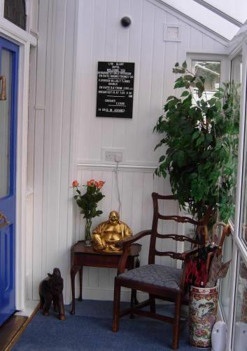 Lyn Glary Hotel
