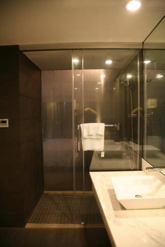 Yi-Wu Commatel Hotel