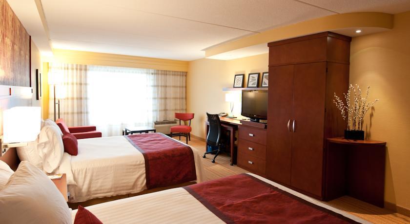 Отель Courtyard by Marriott Kingston