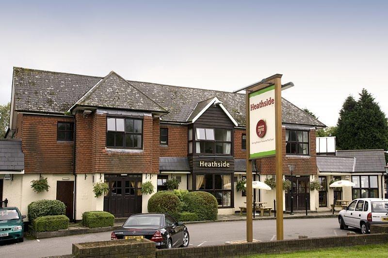 Отель Premier Inn Epsom South