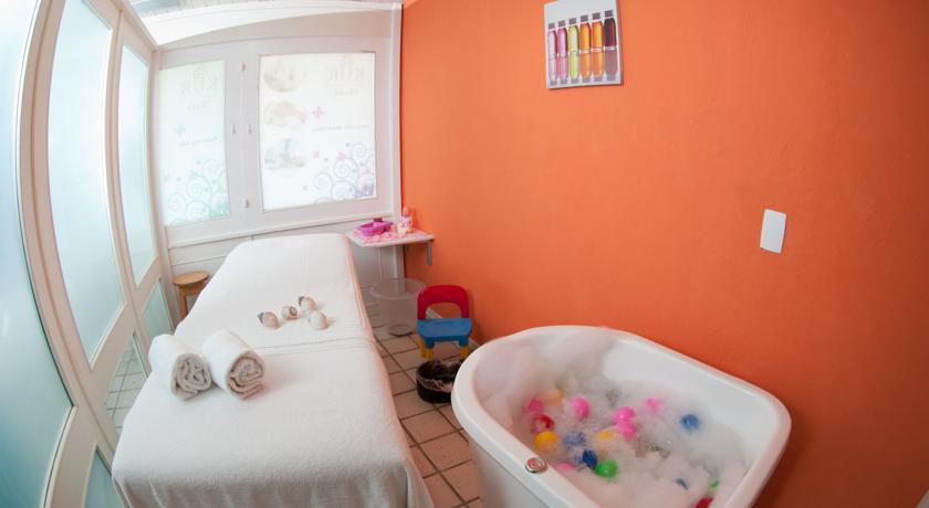 Отель Summerville Beach Resort