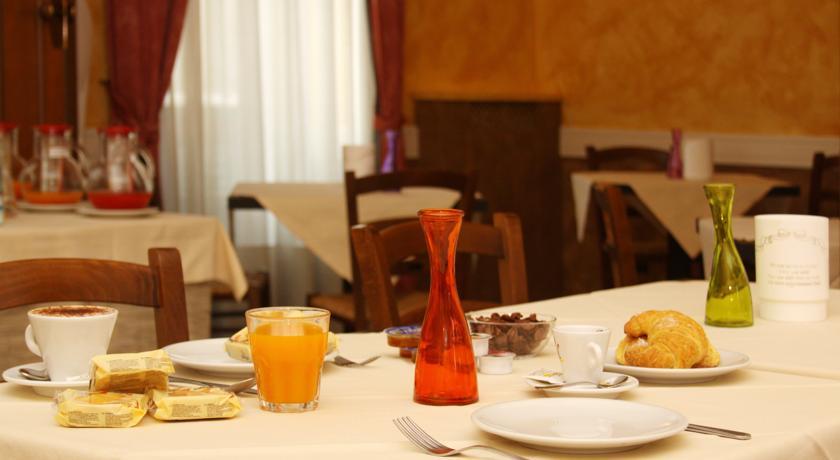 Отель Petit Hotel