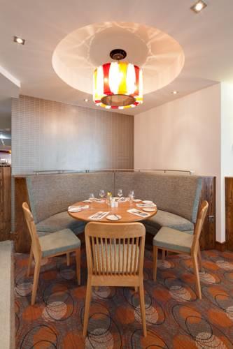 Отель Drayton Manor Hotel