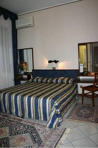 Отель Hotel Italia
