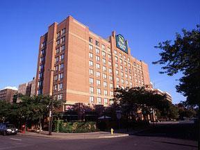 Отель Quality Suites Windsor
